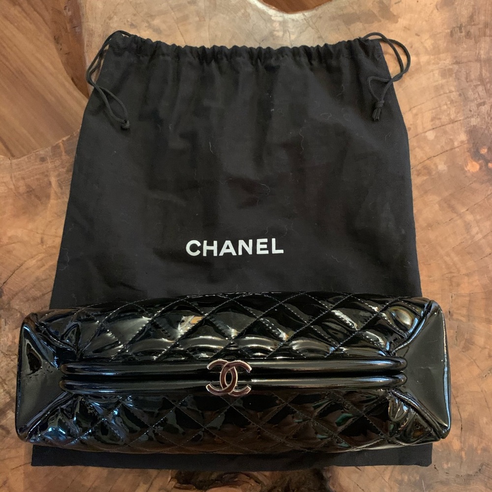Chanel patent leather kiss lock clutch
